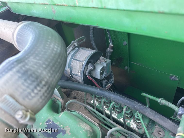 image for item IU9193 1988 John Deere 8820 Titan II  combine