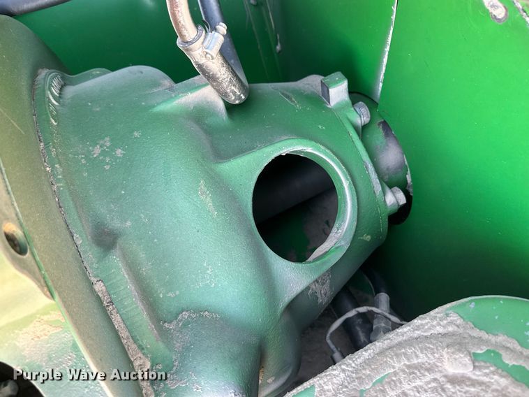 image for item IU9193 1988 John Deere 8820 Titan II  combine