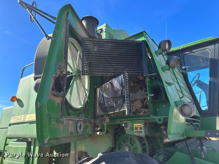 image for item IU9193 1988 John Deere 8820 Titan II  combine