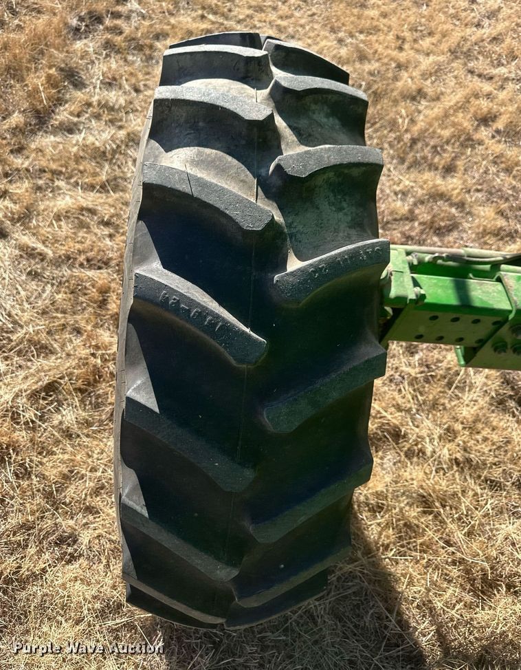 image for item IU9193 1988 John Deere 8820 Titan II  combine