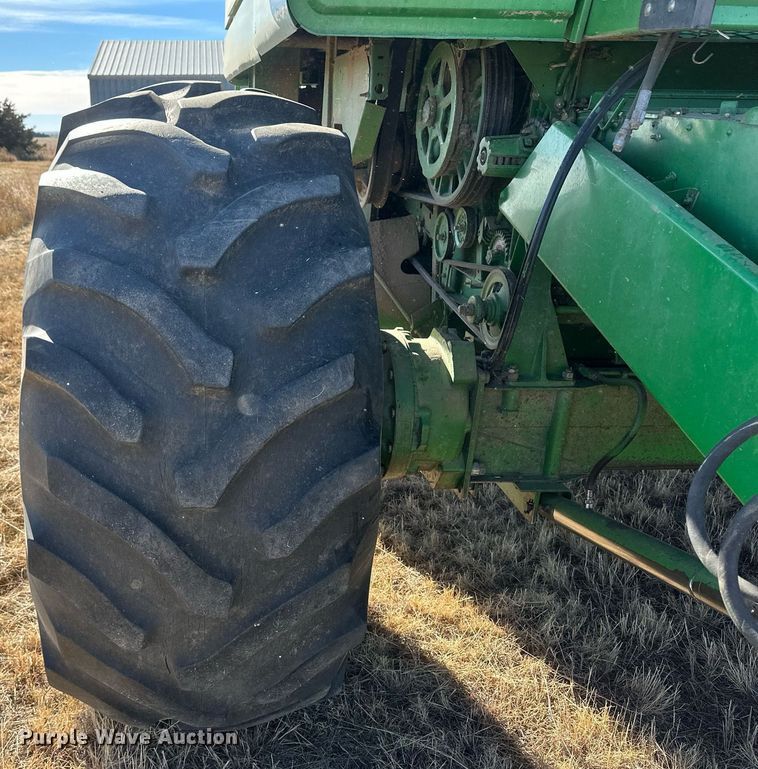 image for item IU9193 1988 John Deere 8820 Titan II  combine