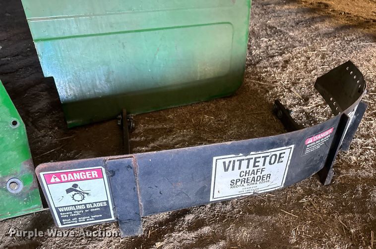 image for item IU9193 1988 John Deere 8820 Titan II  combine