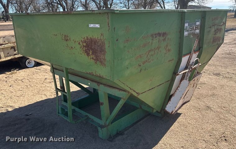 image for item IU9195 Huskee 225  gravity wagon box