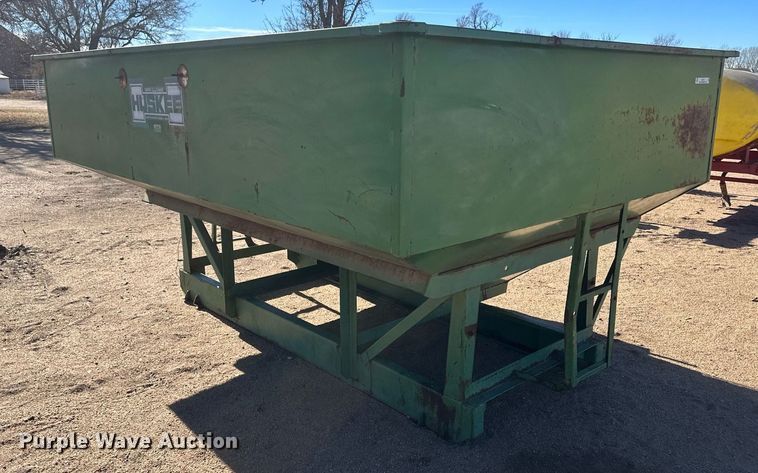 image for item IU9195 Huskee 225  gravity wagon box