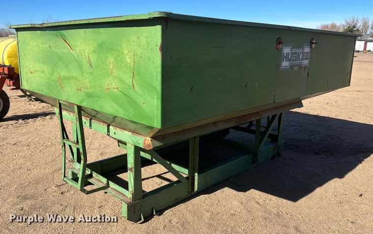 image for item IU9195 Huskee 225  gravity wagon box