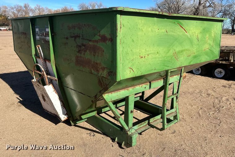 image for item IU9195 Huskee 225  gravity wagon box