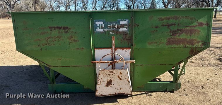 image for item IU9195 Huskee 225  gravity wagon box