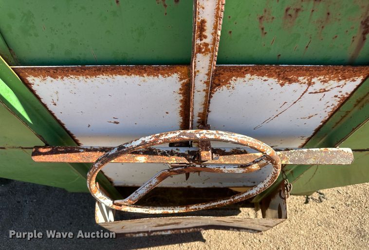 image for item IU9195 Huskee 225  gravity wagon box