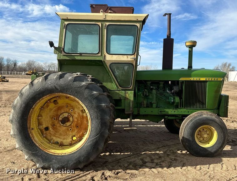 image for item IU9215 1971 John Deere 5020  tractor
