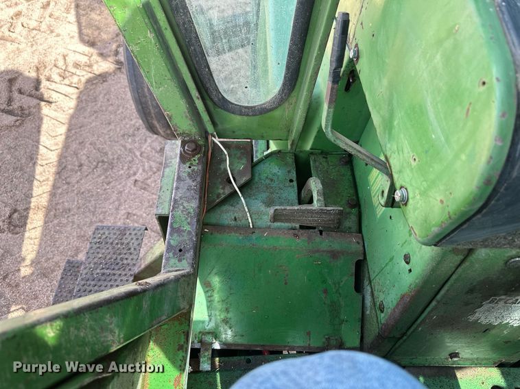 image for item IU9215 1971 John Deere 5020  tractor