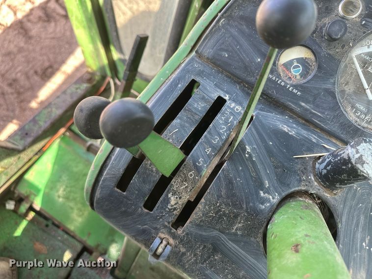 image for item IU9215 1971 John Deere 5020  tractor