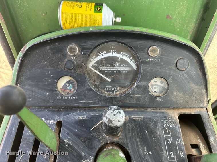 image for item IU9215 1971 John Deere 5020  tractor