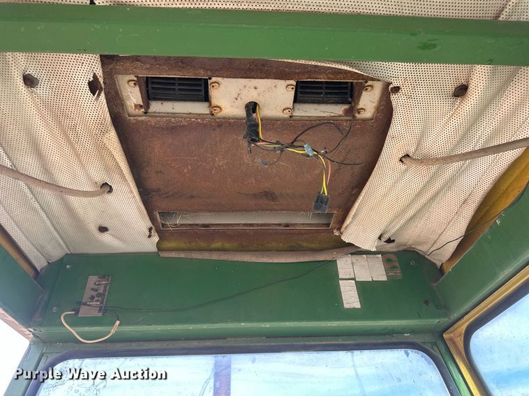 image for item IU9215 1971 John Deere 5020  tractor