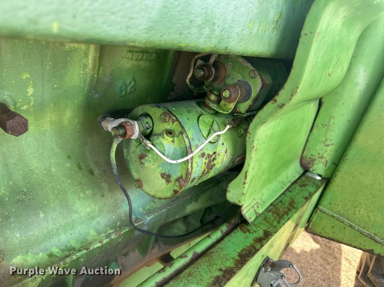 image for item IU9215 1971 John Deere 5020  tractor