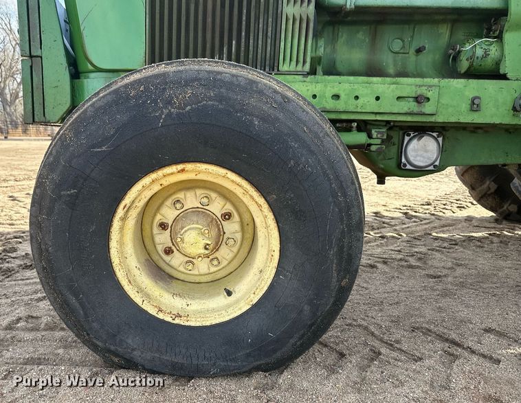 image for item IU9215 1971 John Deere 5020  tractor