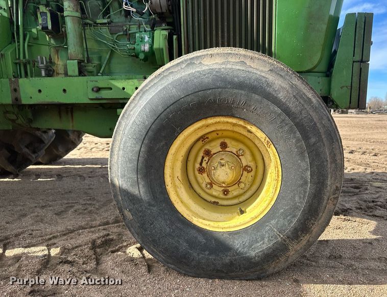 image for item IU9215 1971 John Deere 5020  tractor