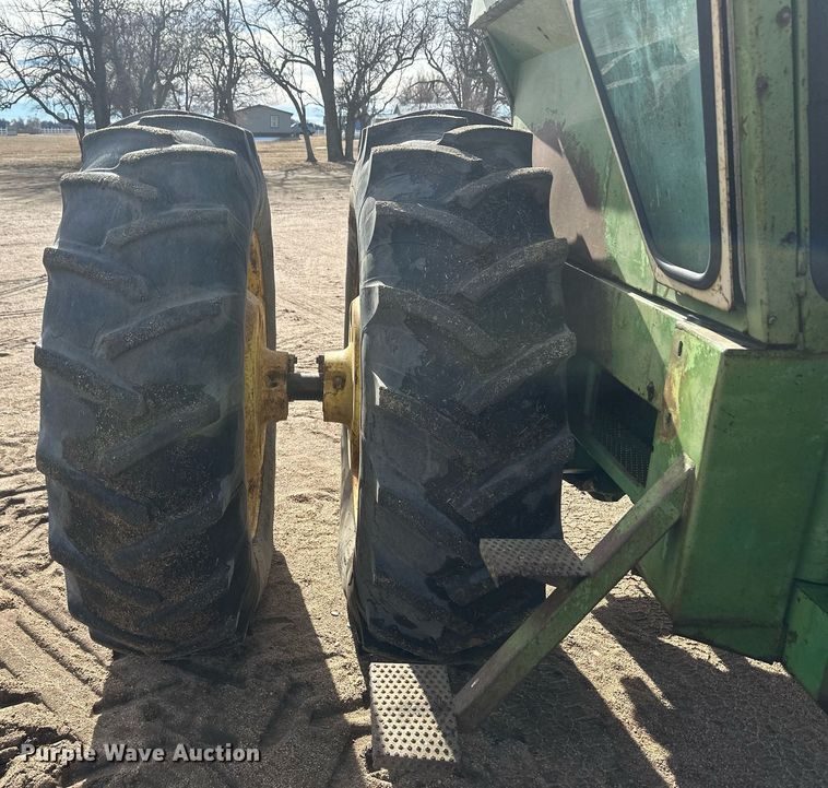 image for item IU9215 1971 John Deere 5020  tractor