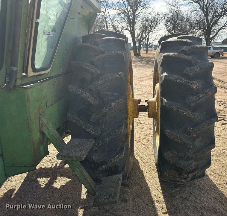 image for item IU9215 1971 John Deere 5020  tractor