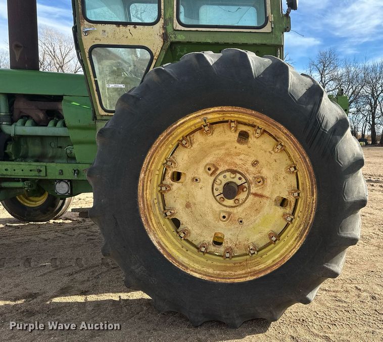 image for item IU9215 1971 John Deere 5020  tractor