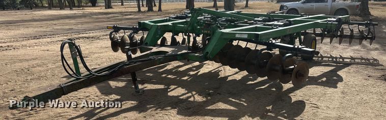 image for item IU9216 John Deere 510  disk ripper
