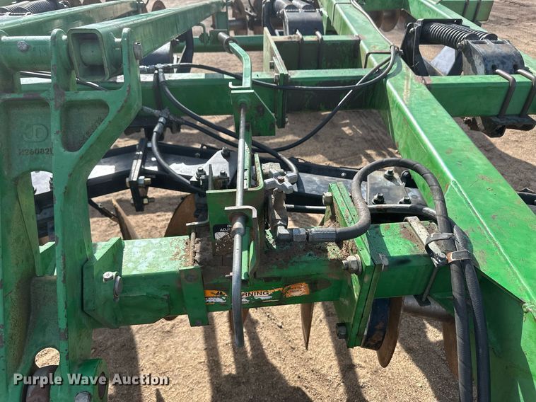 image for item IU9216 John Deere 510  disk ripper