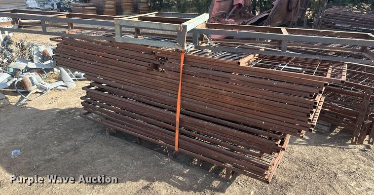 image for item IU9224 Approximately 61  hog panels