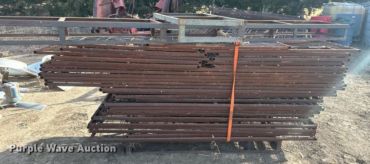 image for item IU9224 Approximately 61  hog panels