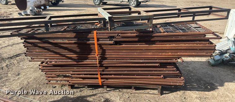 image for item IU9224 Approximately 61  hog panels