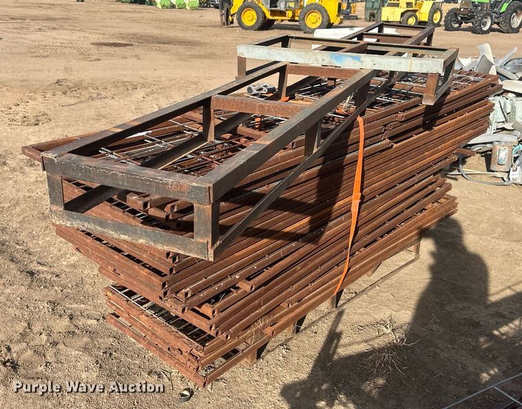 image for item IU9224 Approximately 61  hog panels