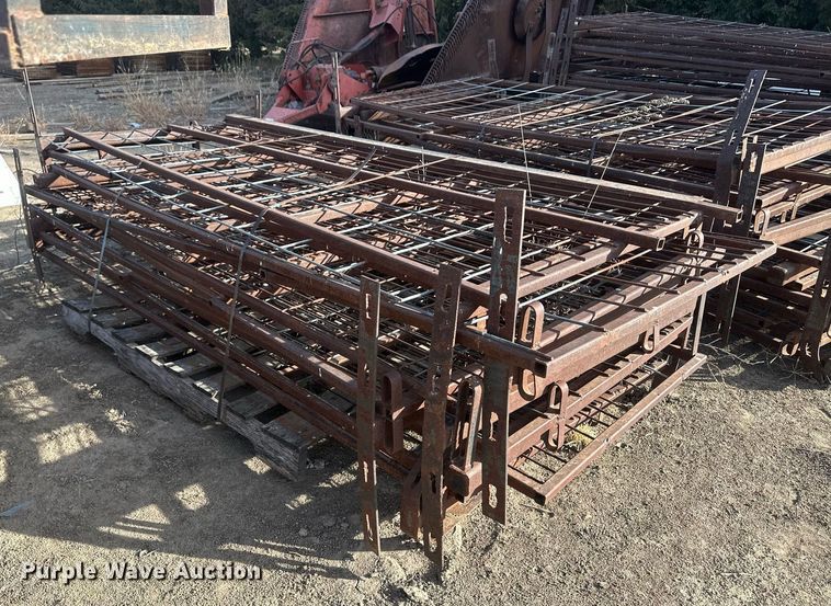 image for item IU9224 Approximately 61  hog panels