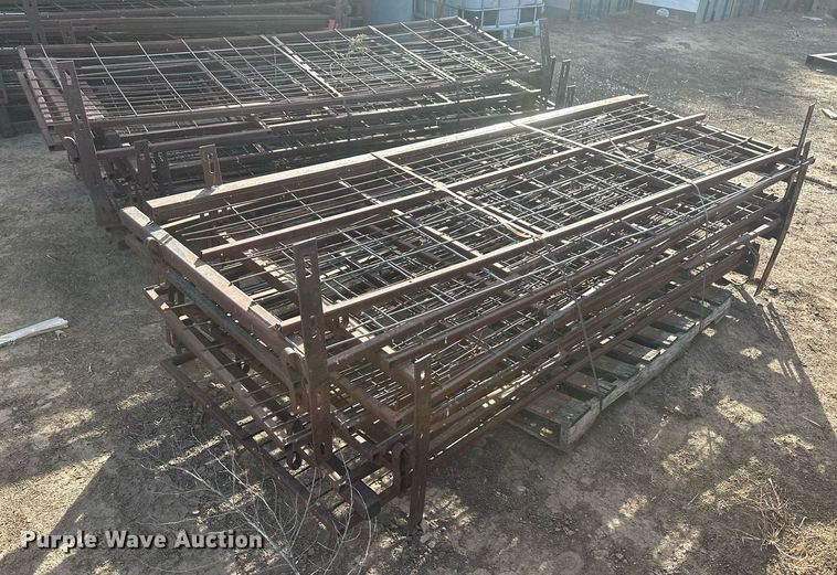 image for item IU9224 Approximately 61  hog panels