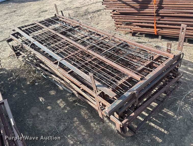 image for item IU9224 Approximately 61  hog panels