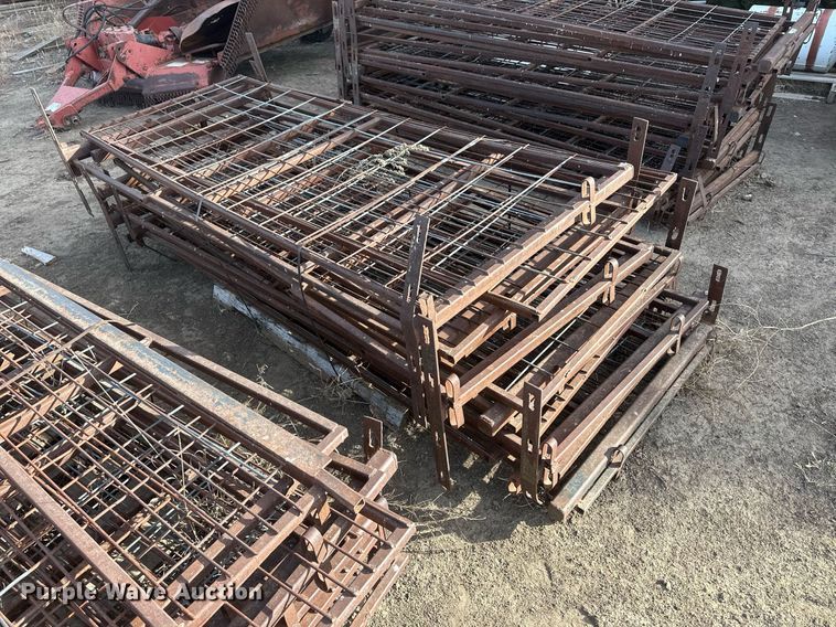 image for item IU9224 Approximately 61  hog panels