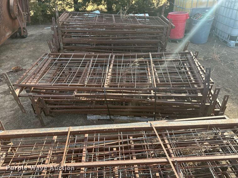 image for item IU9224 Approximately 61  hog panels