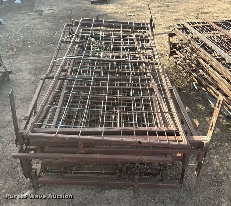 image for item IU9224 Approximately 61  hog panels