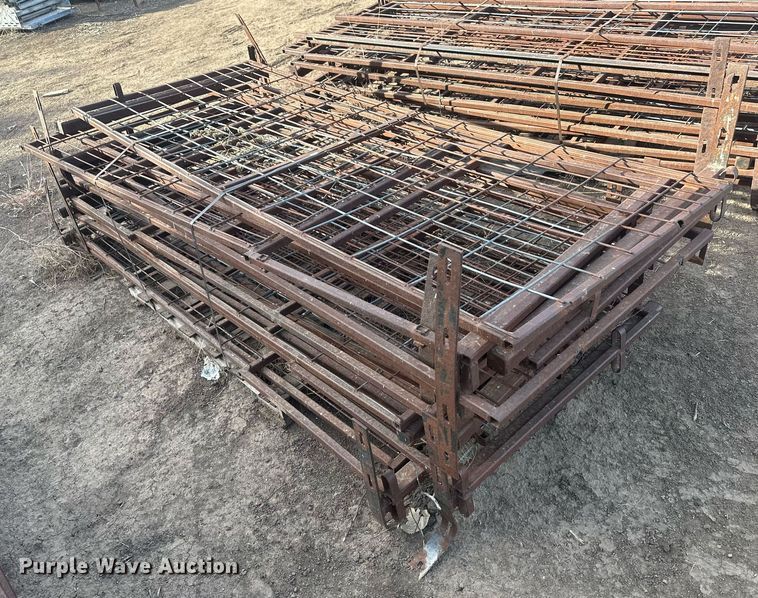 image for item IU9224 Approximately 61  hog panels