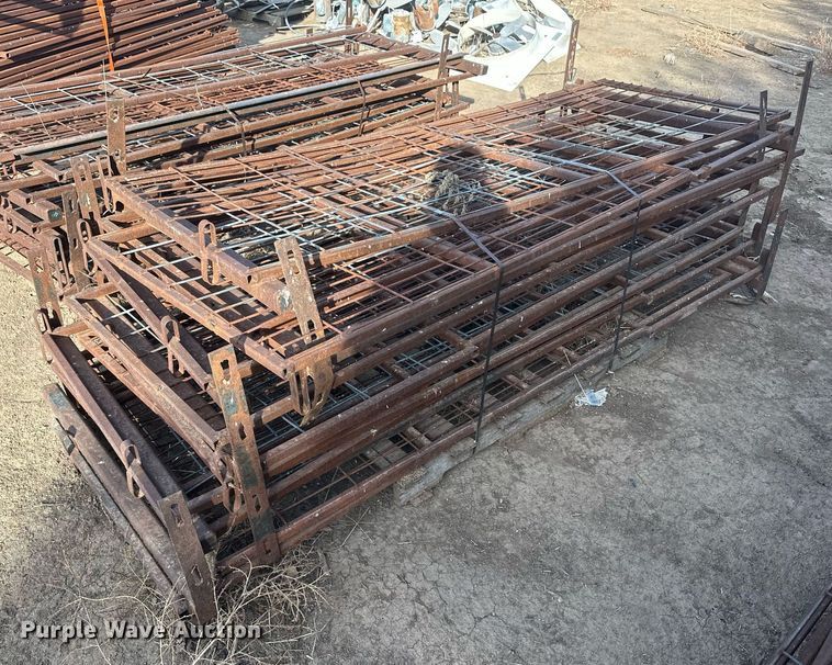 image for item IU9224 Approximately 61  hog panels