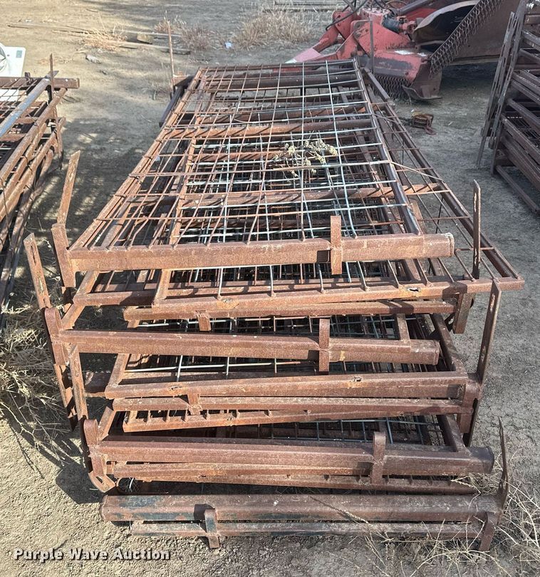 image for item IU9224 Approximately 61  hog panels