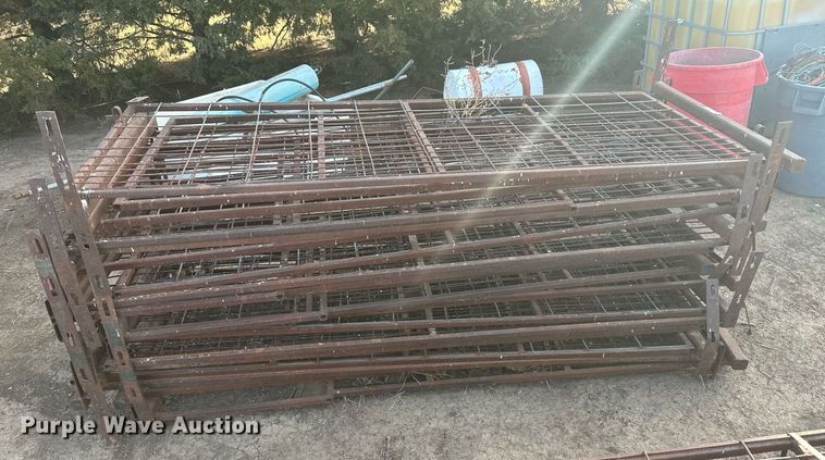 image for item IU9224 Approximately 61  hog panels