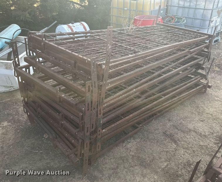 image for item IU9224 Approximately 61  hog panels