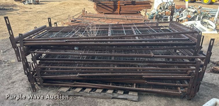 image for item IU9224 Approximately 61  hog panels