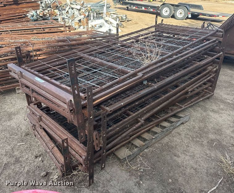 image for item IU9224 Approximately 61  hog panels