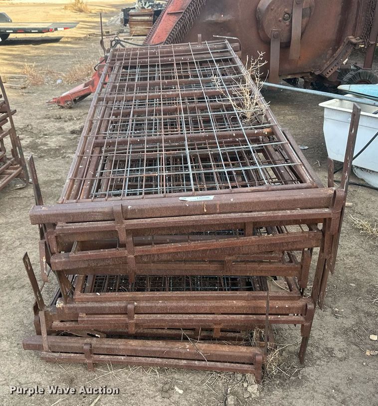 image for item IU9224 Approximately 61  hog panels