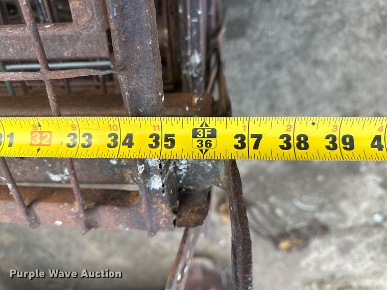 image for item IU9224 Approximately 61  hog panels