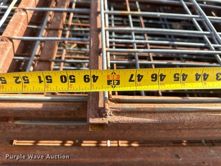 image for item IU9224 Approximately 61  hog panels