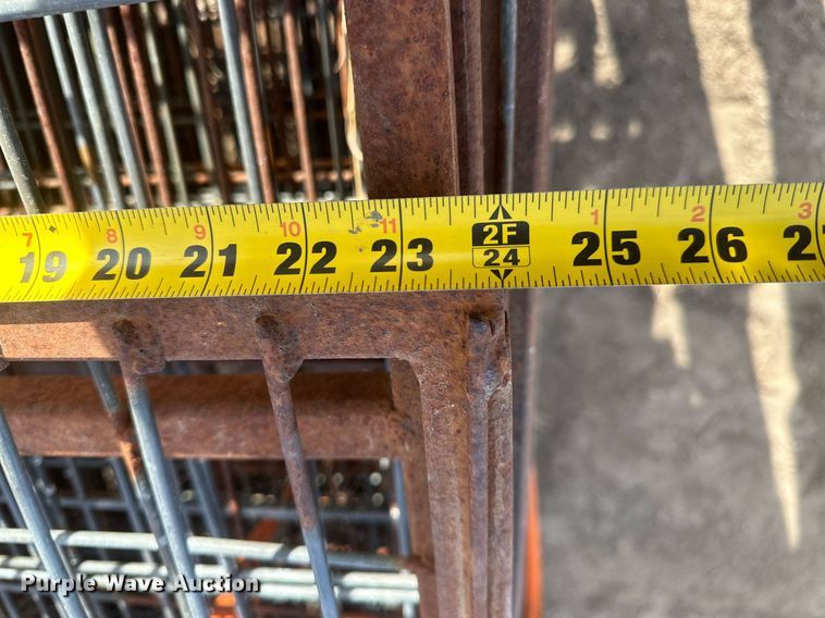 image for item IU9224 Approximately 61  hog panels