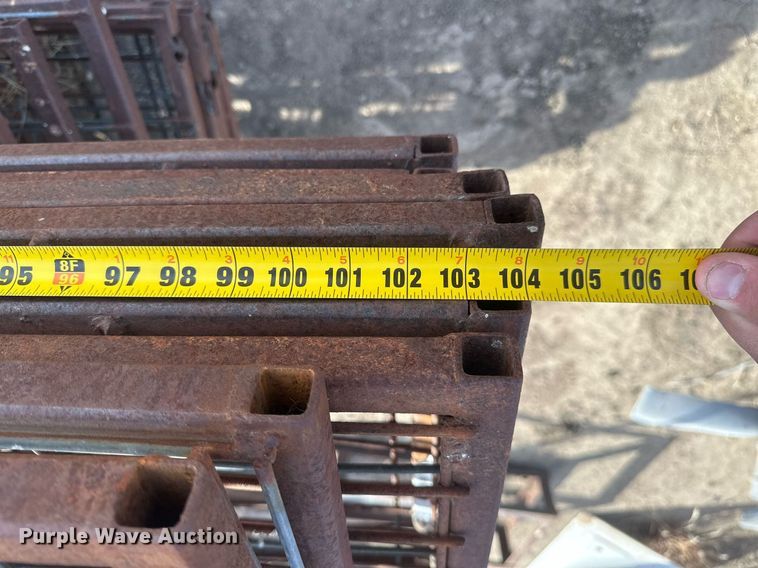 image for item IU9224 Approximately 61  hog panels