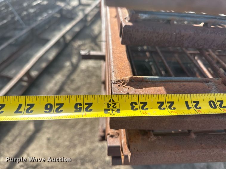 image for item IU9224 Approximately 61  hog panels