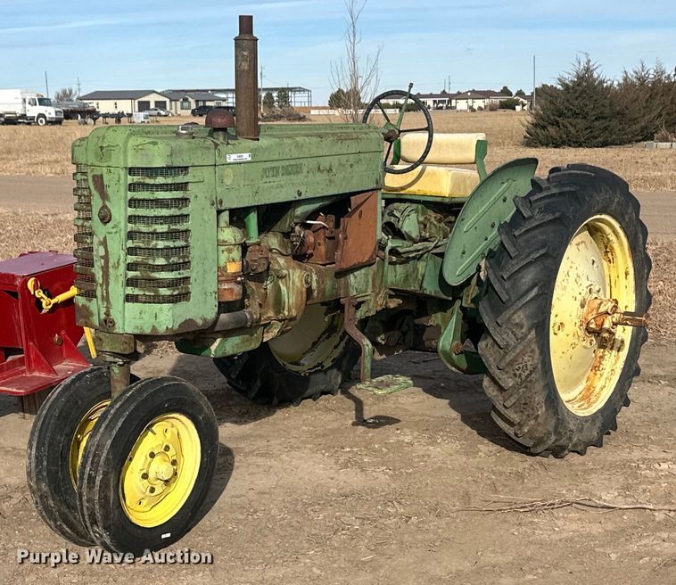 image for item IU9225 1952 John Deere MT  tractor