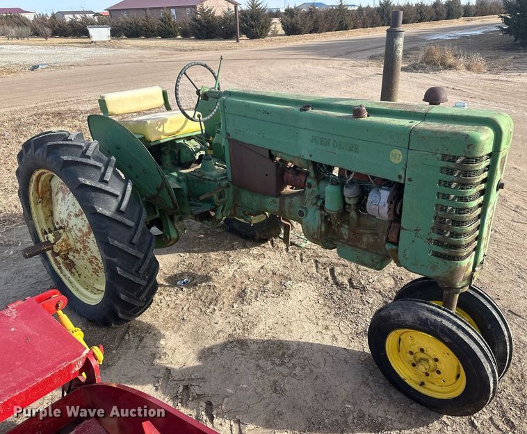 image for item IU9225 1952 John Deere MT  tractor